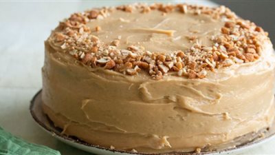 لعشاق الحلويات.. طريقة عمل كيكة الموز بزبدة الفول السوداني