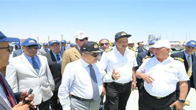 الفريق أسامة ربيع يتفقد موقع مشروع التوسعة والتعميق فى إزدواج القناة بمنطقة البحيرات