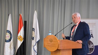 هديب: كورونا ألقت بظلالها علي كافة القطاعات وساهمت بالتحول الرقمي