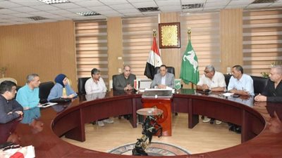 توصيل مشروع الصرف الصحي لقريتي بهجات وكفر أبوحاكم بالشرقية