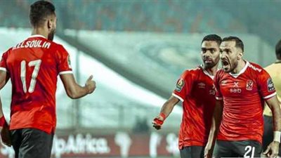 الأهلي يضرب إيسترن كومباني بثنائية في الشوط الأول