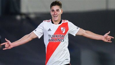 بعد انضمامه لمانشستر سيتي.. تعرف علي أرقام ألفاريز بالدوري الأرجنتيني