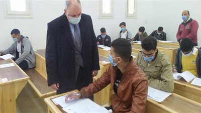 رئيس جامعة بنى سويف التكنولوجية يواصل تفقد لجان الامتحانات