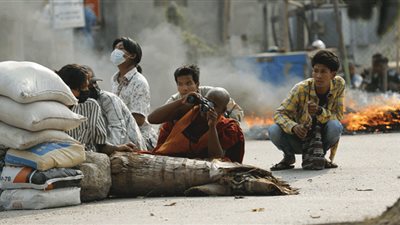 قتيلان و38 جريحًا في بورما جرّاء هجوم بقنبلة يدوية على متظاهرين