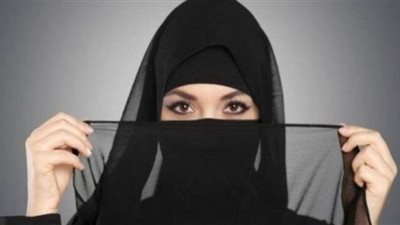 حكم لبس النقاب للمرأة المحرمة