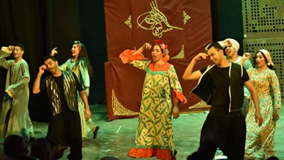 فرقة الفيوم القومية تقدم العرض المسرحي 