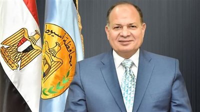 محافظ أسيوط يناقش تقنين أراضي الدولة بالقرى والمراكز ويوجه بتكثيف حملات الإزالة