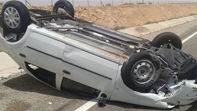 دماء على الأسفلت.. مصرع شخصين إثر انقلاب سيارة ملاكي بصلاح سالم
