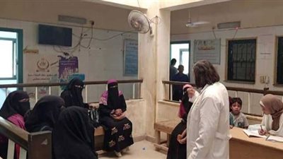 فحص وتوعية 1079 مواطناً بقافلة صحة قنا فى قرية حجازة