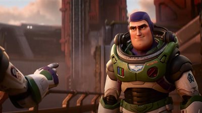 بعد منع فيلم Lightyear في 14 دولة.. ديزني تعلق: قرار محبط وخائب للآمال