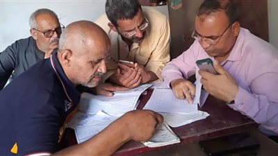 مطابقة كشوف حصر المساحات المنزرعة بالقمح مع إيصالات التوريد بالفيوم