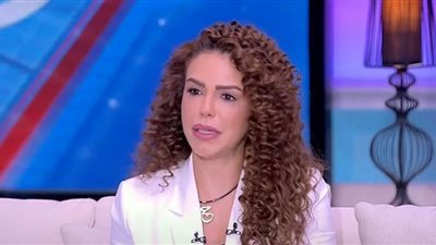 دنيا عبدالعزيز: ارتبطت بزوجي بعد صداقة 12 سنة (فيديو)