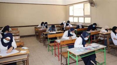 طلاب إعدادية الشرقية امتحان مادتي الدراسات والحاسب سهل ومباشر