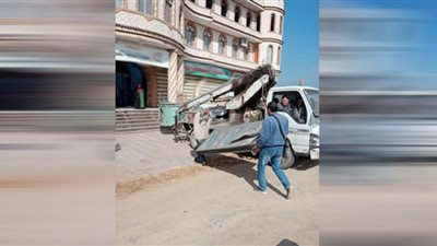 حملات مكثفة بالشرقية لرفع الإعلانات المخالفة وغير المرخصة بمراكز ومدن المحافظة