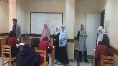 محافظ بني سويف يتابع سير امتحانات المعهد الفني للتمريض