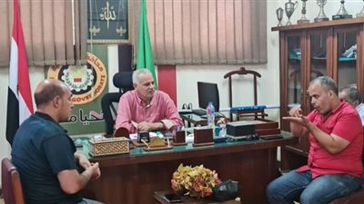 رئاسة حى غرب المنصورة تناقش تكثيف حملات النظافة والتجميل بنطاق الحى