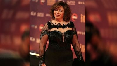 إلهام شاهين تفجر أزمة جديدة مع مشاهد الأحضان والقبلات.. هل حسن يوسف السبب؟