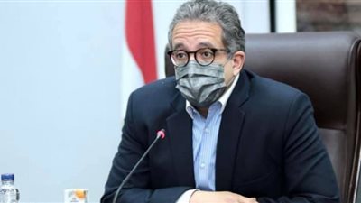 العناني يبحث استعدادات قطاع السياحة لاستقبال ضيوف قمة المناخ