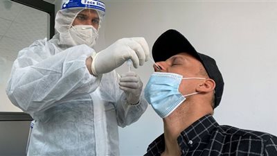هونج كونج تمد فترة العمل من المنزل في مُحاولة للسيطرة على أوميكرون