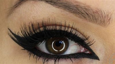 لرموش كثيفة وطويلة.. طريقة عمل كحل طبيعي في المنزل