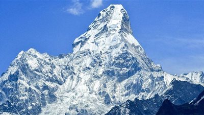 جبل إيفرست يسجل تسارع ذوبان جليد كبير يؤدي إلى نتائج كارثية