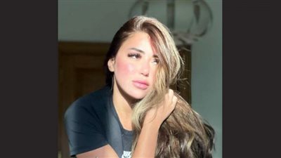 سارة سلامة تحتفل بفوز مصر ببادي قصير مزين بصورة 