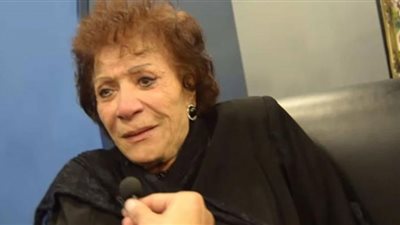 غياب نجوم الفن عن جنازة الفنانة عايدة عبدالعزيز