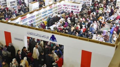 297 ألف زائر لمعرض القاهرة الدولى للكتاب 53 فى يومه التاسع
