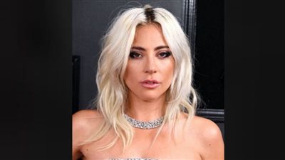 ببدلة الساحر تقود ليدي جاجا لاحتشام