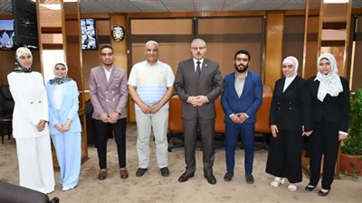 رئيس جامعة قناة السويس يستقبل المعيدين الجدد لكلية الآداب والعلوم الإنسانية