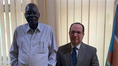 السفير المصري في جوبا يلتقي وزير العدل والشؤون الدستورية بجنوب السودان
