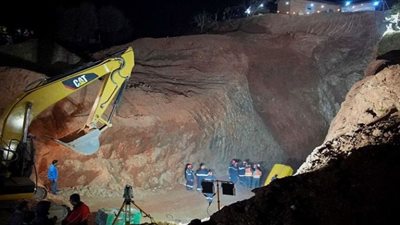 تثبيت دعامات جديدة لحماية أعضاء فرق إنقاذ الطفل ريان خلال عمليات الحفر