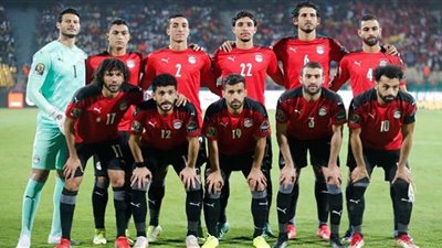 منتخب مصر بزيه الأساسي أمام السنغال في نهائي امم افريقيا