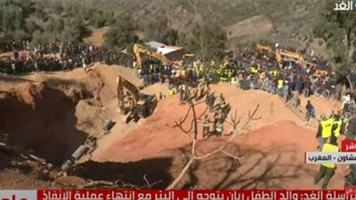 (فيديو) والد الطفل ريان يتوجه إلى البئر بعد الانتهاء من عملية الإنقاذ