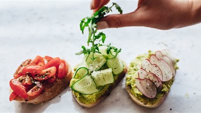 3 أنواع من الأطعمة مفيدة بشكل خاص لمرضى ارتفاع ضغط الدم