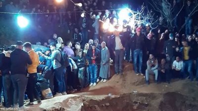 عاجل| لحظة خروج الطفل ريان من مدخل النفق.. بث مباشر