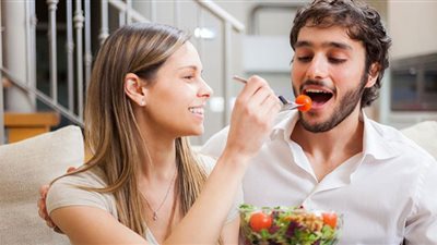 تسبب تسمم وغيبوبة.. طبيبة تغذية تحذر من أكل نوع طماطم شهير