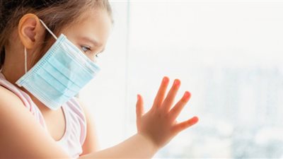 هل يسبب أوميكرون أي مضاعفات للأطفال بعد شفائهم منه.. طبيبة تحسم الجدل