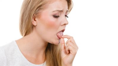 طبيب روسي يحدد الأمراض المسببة لظهور المرارة في الفم