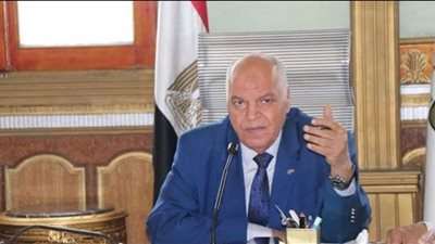 نقيب المعلمين يعزى والد نيرة شهيدة الغدر بالمنصورة