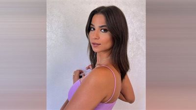 دينا داش تهوس متابعيها بفستان مكشكش في أحدث ظهور (صور)