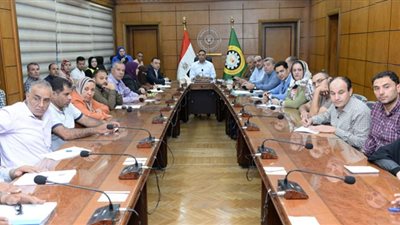 محافظ الدقهلية يعقد اجتماعا برؤساء الوحدات المحلية لمراجعة موقف المتغيرات المكانية