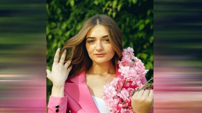 ملك زاهر تستعرض رشاقتها بالشيفون الشفاف في أحدث ظهور (صور)