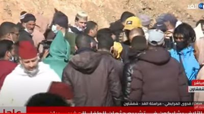 (فيديو) استقبال مهيب لـ العم علي الصحراوي في جنازة الطفل ريان