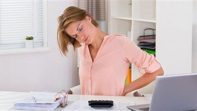 طبيبة تكشف أسباب غير متوقعة تكمن وراء آلام الظهر