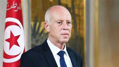 قيس سعيد يودع الحجيج بمطار قرطاج