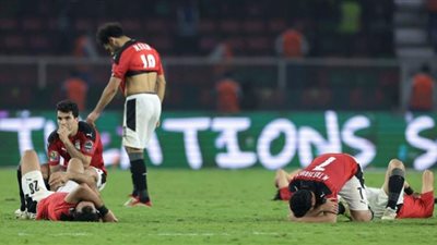 صور.. رغم الأداء البطولي| لاعبو منتخب مصر متأثرون لضياع كأس بطولة الأمم الإفريقية