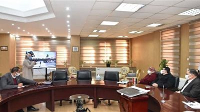 محافظ الشرقية يبحث البدائل التخطيطية لتطوير مبنى الديوان العام والمنطقة المحيطة به