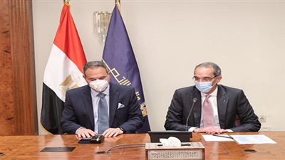 (شاهد) توقيع بروتوكول للتكامل بين بنك مصر ومنصة مصر الرقمية والمحول الرقمى الحكومى
