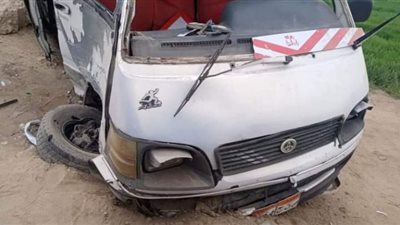 إصابة 7أشخاص أثر حادث إنقلاب سیارة میکروباص بقنا